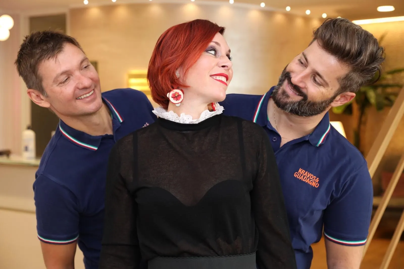 Simone Kravos, Michela Pocecco e Francesco Guadagno in polo blu, sorridenti